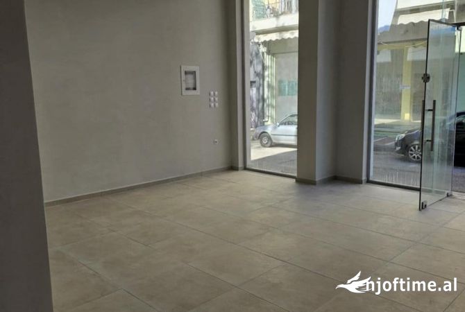 Ambient biznesi ne shitje 1+1 ne Tirane - 103,000 Euro