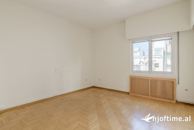 Ambient biznesi me qera 3+1 ne Tirane - 650 Euro