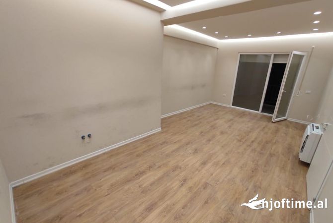 Ambient biznesi me qera 3+1 ne Tirane - 600 Euro