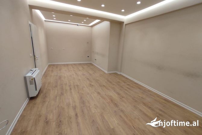 Ambient biznesi me qera 3+1 ne Tirane - 600 Euro