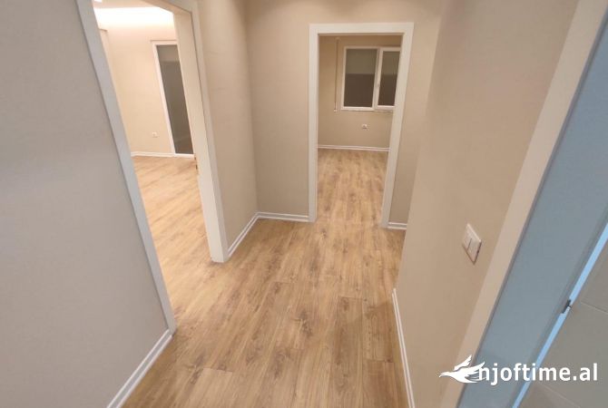 Zyre Me Qera 2+1 Tek Rruga E Dibres (ID BZ2243) Tirane.