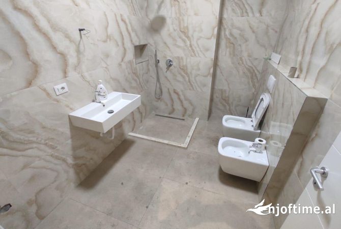 Zyre Me Qera 2+1 Tek Rruga E Dibres (ID BZ2243) Tirane.