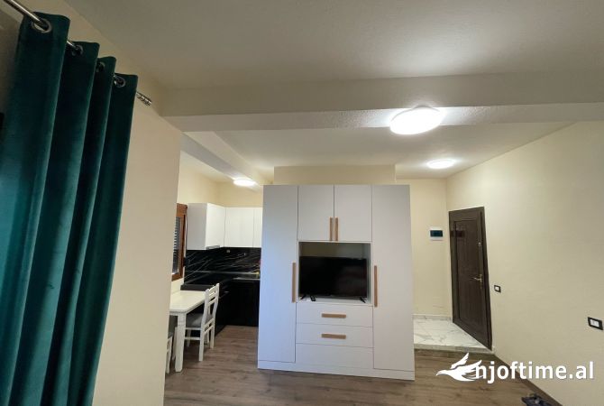 Shtepi me qera 7+1 ne Tirane - 3,500 Euro