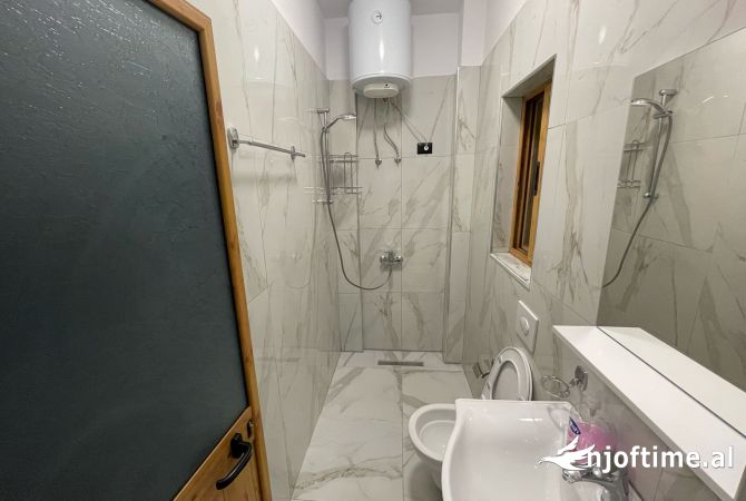 Shtepi me qera Vila Luksoze ne Tirane, 7+1, Mobilimi E mobiluar, Pagesa 3,500  Euro.