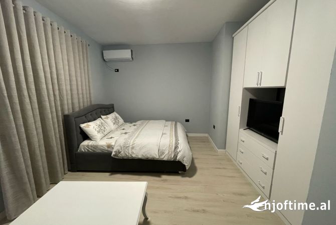 Shtepi me qera 7+1 ne Tirane - 3,500 Euro