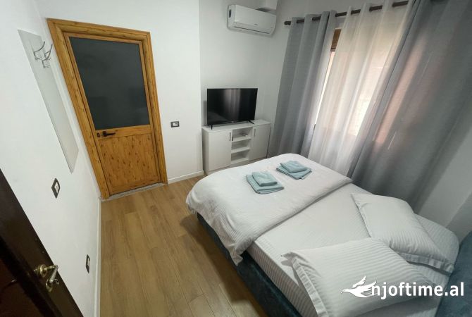 Shtepi me qera Vila Luksoze ne Tirane, 7+1, Mobilimi E mobiluar, Pagesa 3,500  Euro.