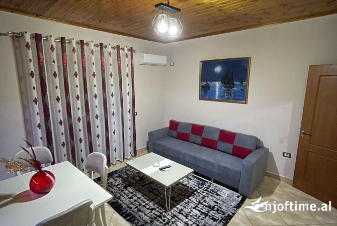 Shtepi me qera Vila Luksoze ne Tirane, 7+1, Mobilimi E mobiluar, Pagesa 3,500  Euro.