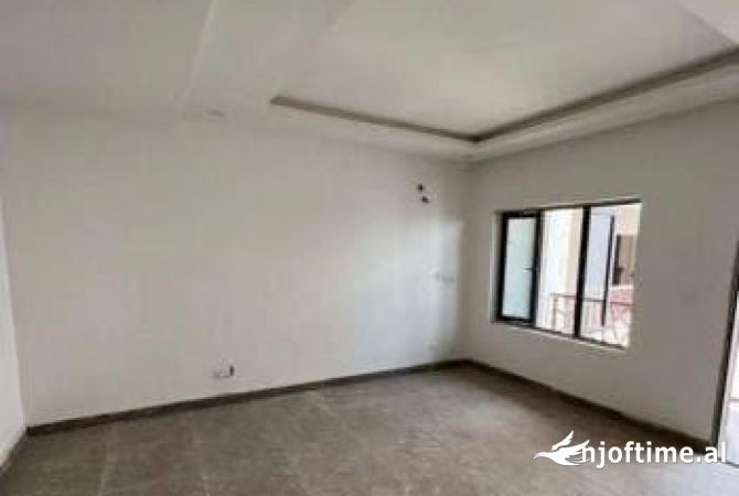 Ambient biznesi me qera 3+1 ne Tirane - 450 Euro