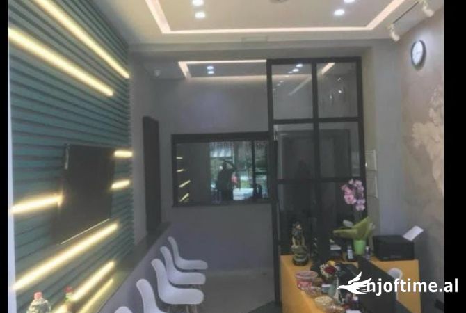 Ambient biznesi me qera 3+1 ne Tirane - 1,100 Euro