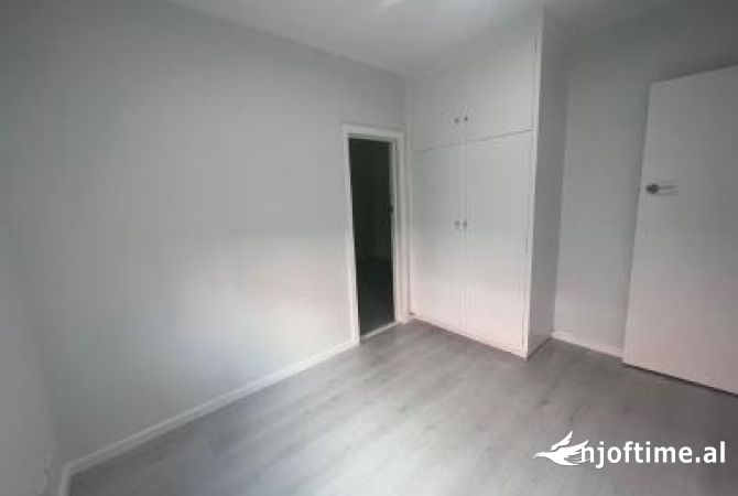 Ambient biznesi me qera 3+1 ne Tirane - 1,300 Euro