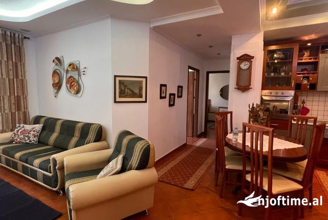 Shtepi me qera Apartament ne Tirane, 2+1, Mobilimi E mobiluar, Pagesa 700  Euro.