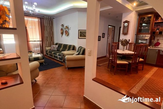 Shtepi me qera Apartament ne Tirane, 2+1, Mobilimi E mobiluar, Pagesa 700  Euro.