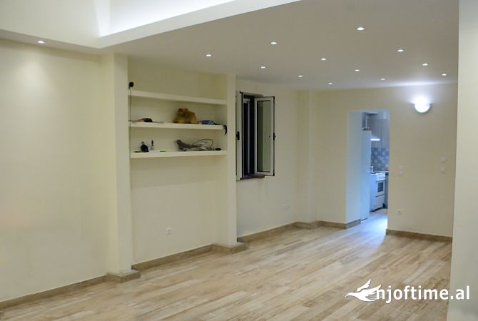 Ambient biznesi me qera 3+1 ne Tirane - 650 Euro