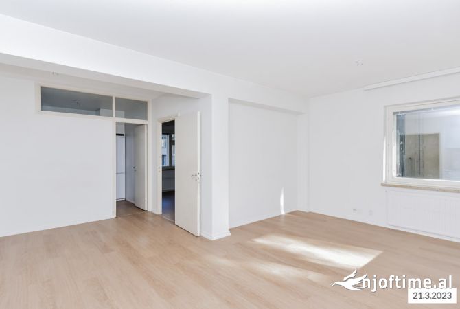 Ambient biznesi me qera 3+1 ne Tirane - 1,000 Euro