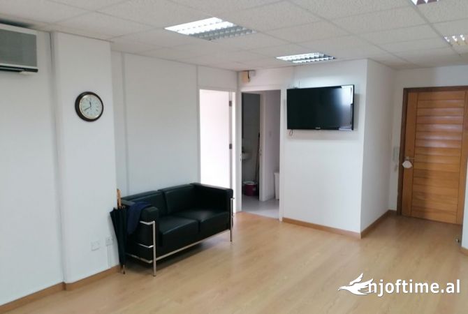 Ambient biznesi me qera 3+1 ne Tirane - 1,150 Euro