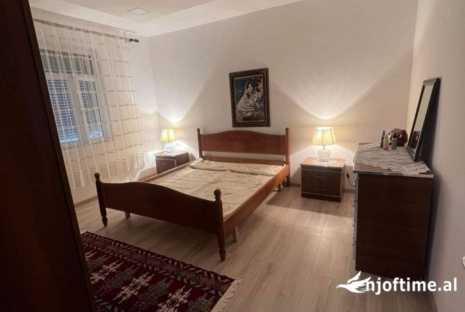 Shtepi ne shitje Apartament ne Gjirokaster, 1+1, Mobilimi E mobiluar, Pagesa 55,000  Euro.