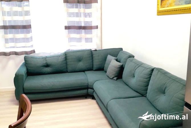 Shtepi me qera 2+1 ne Tirane - 680 Euro