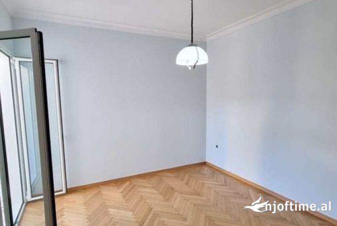 Ambient biznesi me qera 3+1 ne Tirane - 600 Euro