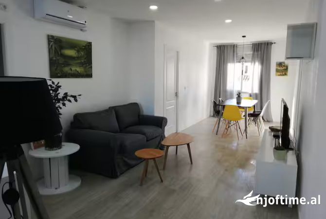 Shtepi me qera 2+1 ne Tirane - 700 Euro