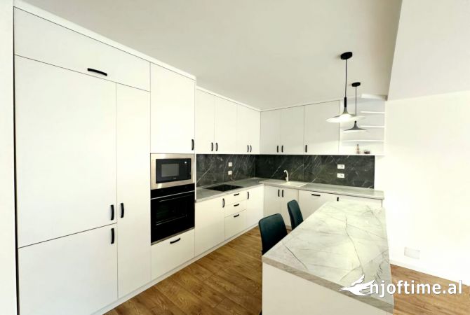 Shtepi me qera 2+1 ne Tirane - 1,400 Euro