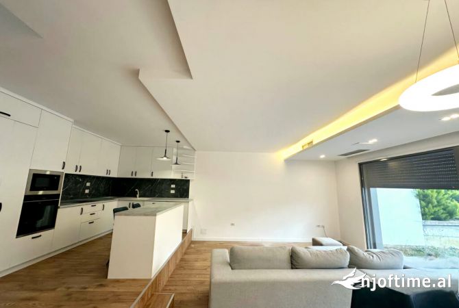 Shtepi me qera Shtepi Private ne Tirane, 2+1, Mobilimi E mobiluar, Pagesa 1,400  Euro.