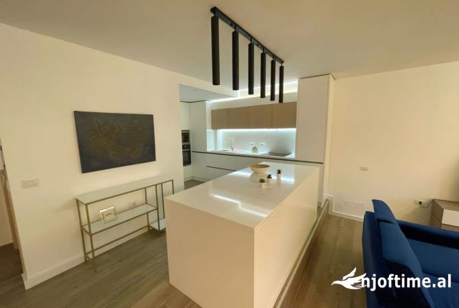 Shtepi me qera 3+1 ne Tirane - 2,350 Euro