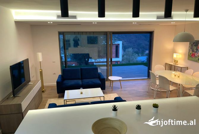 Shtepi me qera 3+1 ne Tirane - 2,350 Euro