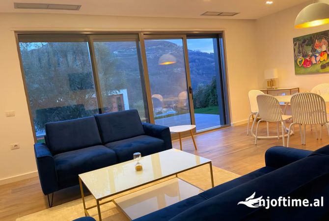 Shtepi me qera 3+1 ne Tirane - 2,350 Euro