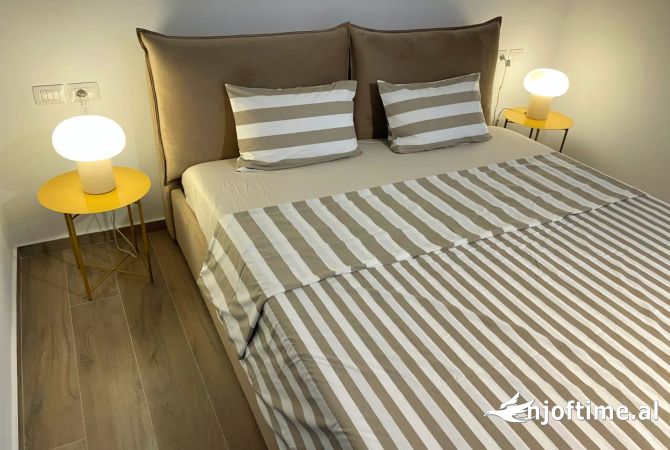 Shtepi me qera Vila Luksoze ne Tirane, 3+1, Mobilimi E mobiluar, Pagesa 2,350  Euro.