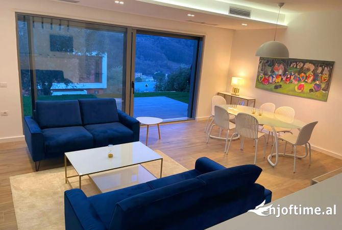 Shtepi me qera Vila Luksoze ne Tirane, 3+1, Mobilimi E mobiluar, Pagesa 2,350  Euro.