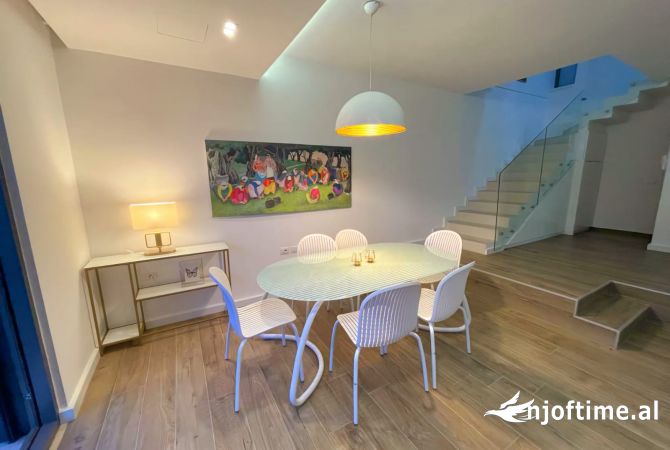 Shtepi me qera Vila Luksoze ne Tirane, 3+1, Mobilimi E mobiluar, Pagesa 2,350  Euro.