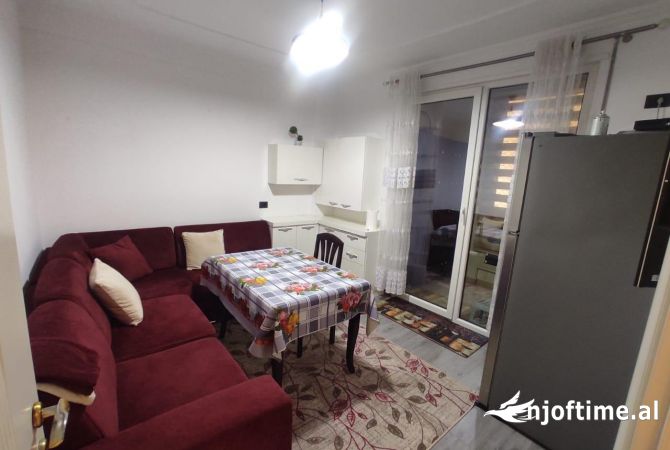 Shtepi ne shitje Apartament ne Tirane, 3+1, Mobilimi E mobiluar, Pagesa 265,000  Euro.