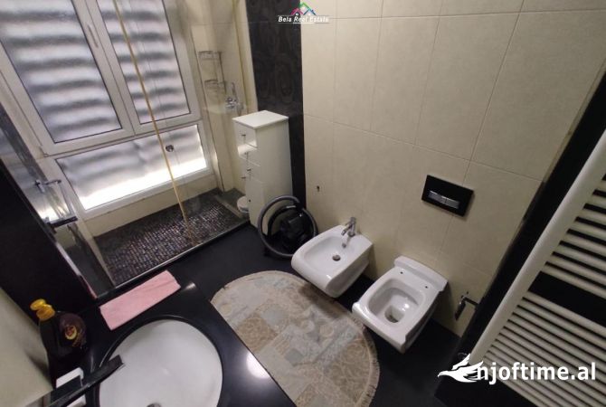 Shtepi ne shitje Apartament ne Tirane, 3+1, Mobilimi E mobiluar, Pagesa 265,000  Euro.