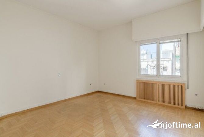 Ambient biznesi me qera 3+1 ne Tirane - 1,000 Euro