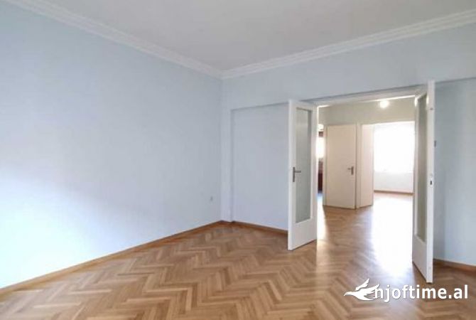 Ambient biznesi me qera 3+1 ne Tirane - 1,600 Euro