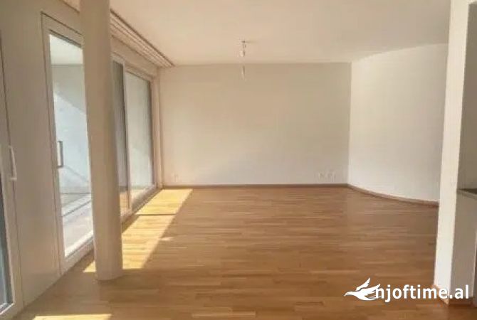 Ambient biznesi me qera 3+1 ne Tirane - 1,100 Euro