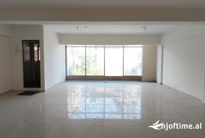 Ambient biznesi me qera 1+1 ne Tirane - 2,500 Euro