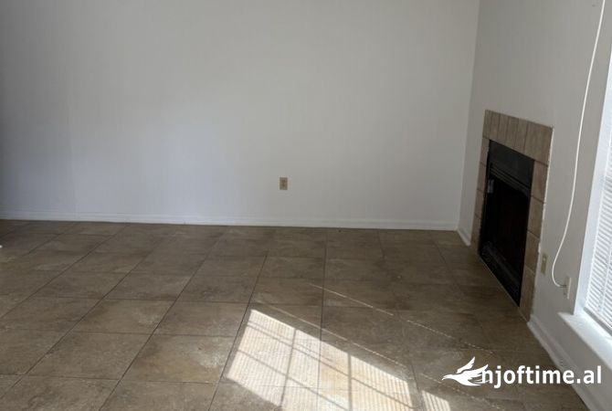 Ambient biznesi me qera 3+1 ne Tirane - 1,400 Euro