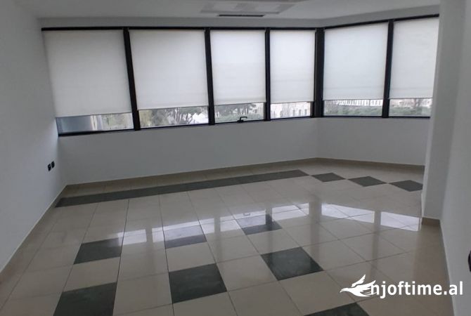 Ambient biznesi me qera 3+1 ne Tirane - 4,500 Euro