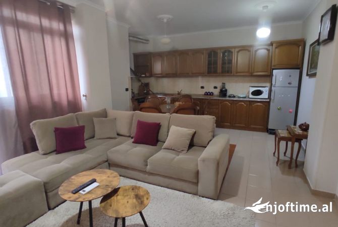 Shtepi me qera 2+1 ne Tirane - 700 Euro