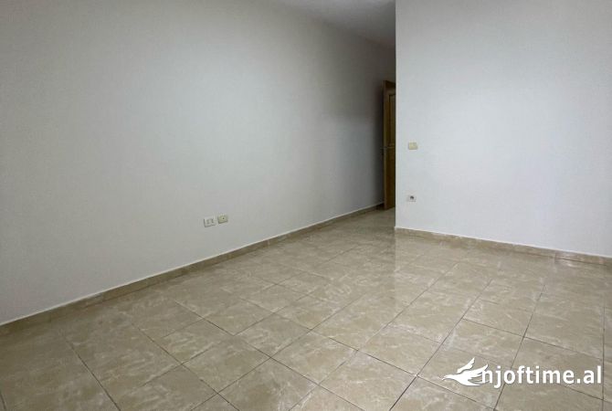 Ambient biznesi me qera 3+1 ne Tirane - 900 Euro