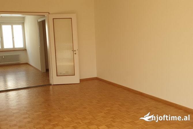 Ambient biznesi me qera 3+1 ne Tirane - 700 Euro