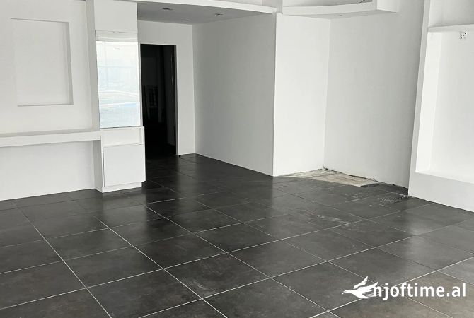 Ambient biznesi me qera 1+1 ne Tirane - 1,000 Euro