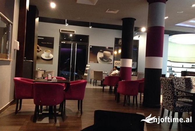 Ambient biznesi me qera 2+1 ne Tirane - 100,000 Leke