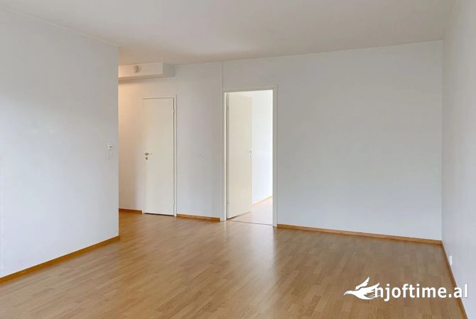 Ambient biznesi me qera 3+1 ne Tirane - 600 Euro