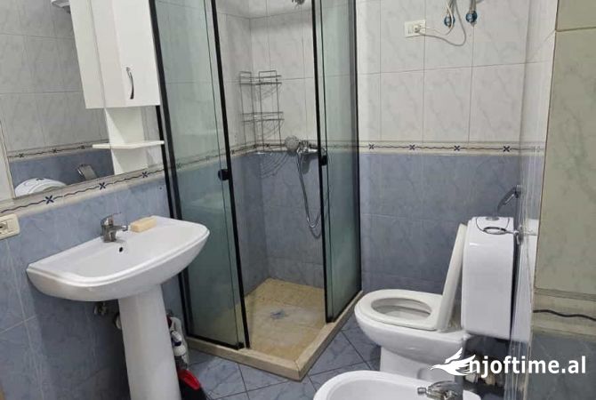 Shtepi me qera Apartament ne Tirane, 1+1, Mobilimi E mobiluar, Pagesa 500  Euro.