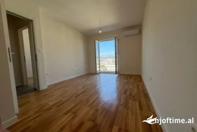 Ambient biznesi me qera 3+1 ne Tirane - 700 Euro