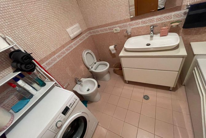 Shtepi me qera Apartament ne Tirane, 3+1, Mobilimi E mobiluar, Pagesa 600  Euro.