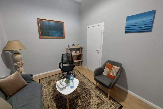 Shtepi me qera Vila Luksoze ne Tirane, 5+1, Mobilimi E mobiluar, Pagesa 1,200  Euro.