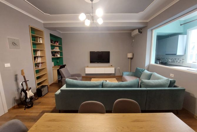 Shtepi me qera 5+1 ne Tirane - 1,200 Euro